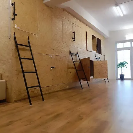 Budget Trainstation - Fox Box