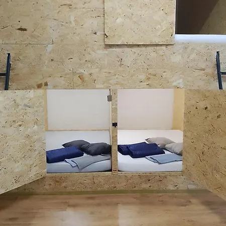 Budget Trainstation - Fox Box Hotel *