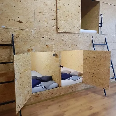 Budget Trainstation - Fox Box *