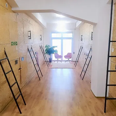 Budget Trainstation - Fox Box Ξενοδοχείο *