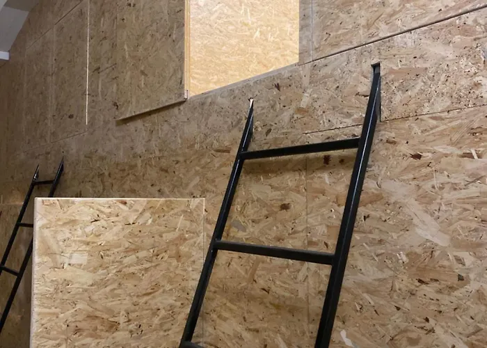 Budget Trainstation - Fox Box *