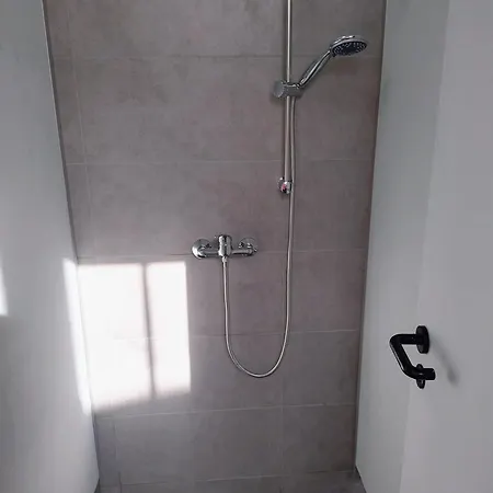Budget Apt Trainstation מלון