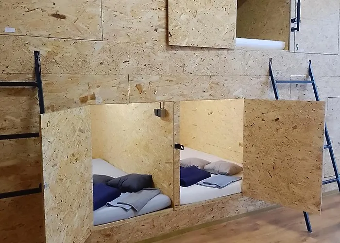 Budget Trainstation - Fox Box *